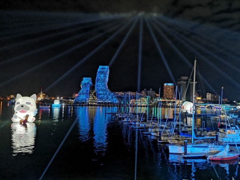 愛河灣遊艇碼頭夜間光環境。  圖片來源：高市府海洋局