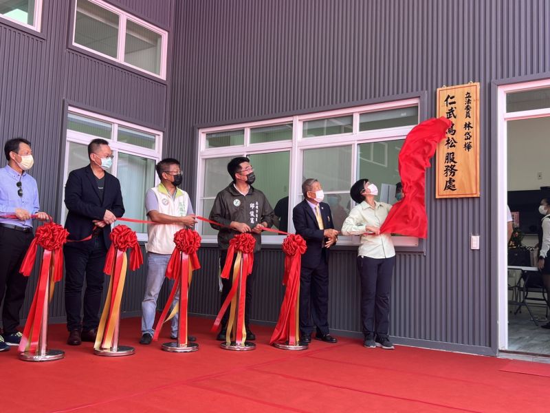 林岱樺仁武鳥松服務處成立 讓服務更貼近在地鄉親 圖片來源:記者 林岱樺仁武鳥松服務處成立 讓服務更貼近在地鄉親 圖片來源:記者
