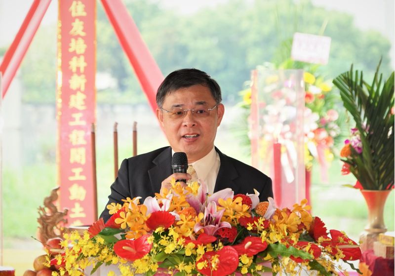 高雄市副秘書長王啟川感謝台灣住友培科在高雄深耕24年,在高雄石化產業轉型為半導體材料扮演關鍵角色。 圖片來源:高市府經發局 高雄市副秘書長王啟川感謝台灣住友培科在高雄深耕24年,在高雄石化產業轉型為半導體材料扮演關鍵角色。 圖片來源:高市府經發局