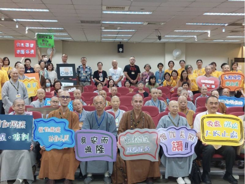 參加工作坊學員志工全體合影 圖片來源:玄奘大學 參加工作坊學員志工全體合影 圖片來源:玄奘大學