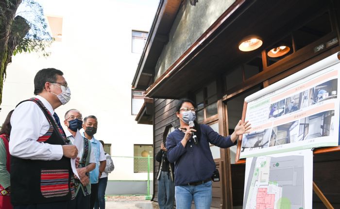 市長鄭文燦前往復興區「新竹林區管理處大溪工作站復興分站招待所」,視察歷史建築修復再利用工程。 市長鄭文燦前往復興區「新竹林區管理處大溪工作站復興分站招待所」,視察歷史建築修復再利用工程。