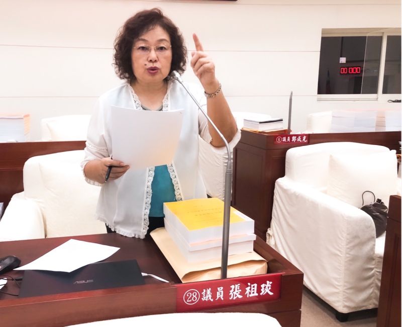 張祖琰議員在總質詢中呼籲呼籲受託規畫設計的顧問公司和都市計畫審議委員能本乎專業良心對待大新竹車站一案 圖片來源:張祖琰 張祖琰議員在總質詢中呼籲呼籲受託規畫設計的顧問公司和都市計畫審議委員能本乎專業良心對待大新竹車站一案 圖片來源:張祖琰
