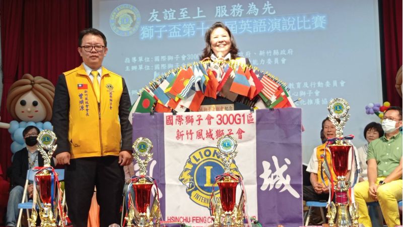 風城獅子會英語推廣委員會主委李玥油歡迎大小朋友一起來學英語