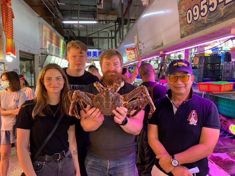 海鮮對濱臨波羅的海的拉托維亞人來說並不陌生，但他們就是喜歡吃台灣的海鮮。  圖片來源：周卓煇團隊