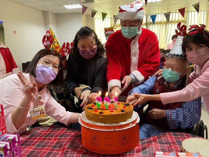 北榮桃園分院護理之家舉辦聖誕節暨慶生會 北榮桃園分院護理之家舉辦聖誕節暨慶生會