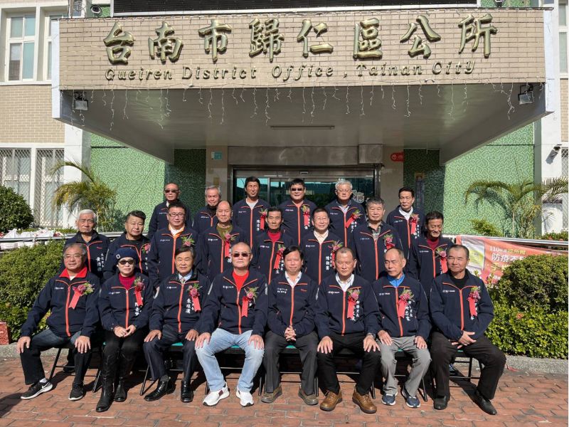 台南市歸仁區里長就職典禮 歸仁區長魏文貴與全體里長合影  圖片來源：.