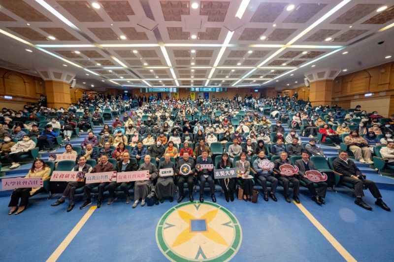 玄奘大學半導體產業學分學程說明會大合照  圖片來源：玄奘大學