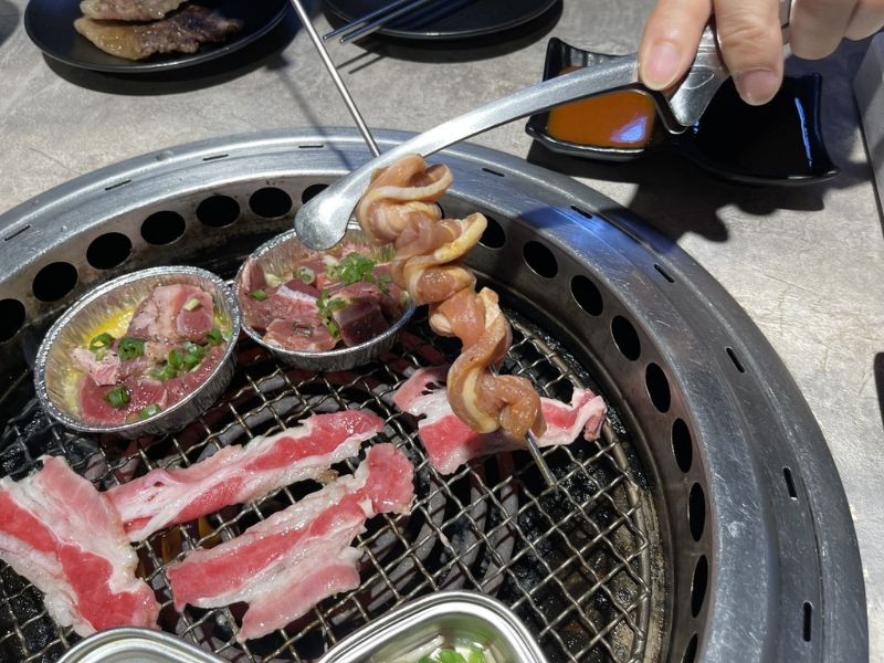 西門町肉次方 美食上桌 圖片來源:李大人吃遊記 西門町肉次方 美食上桌 圖片來源:李大人吃遊記
