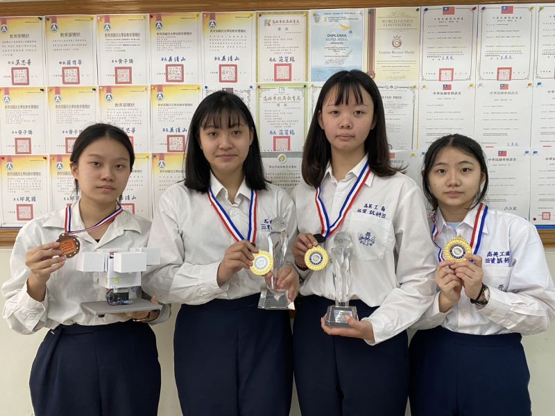 科大特殊選才高英工商五生金榜國立名校 圖片來源:記者 科大特殊選才高英工商五生金榜國立名校 圖片來源:記者