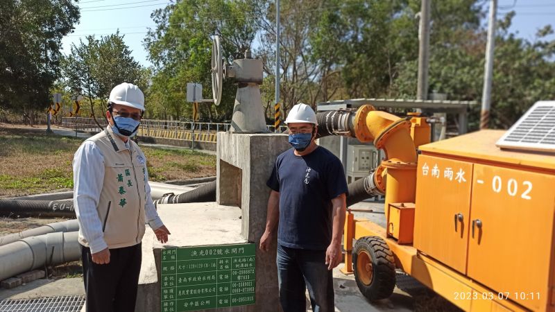 -檢視漁光里移動式抽水機及水門運轉正常