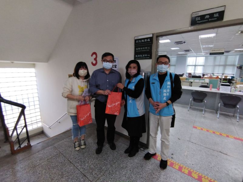 新竹榮服處田組長(右二)拜訪元培醫事科技大學推廣教育中心 圖片來源:新竹榮服處 新竹榮服處田組長(右二)拜訪元培醫事科技大學推廣教育中心 圖片來源:新竹榮服處