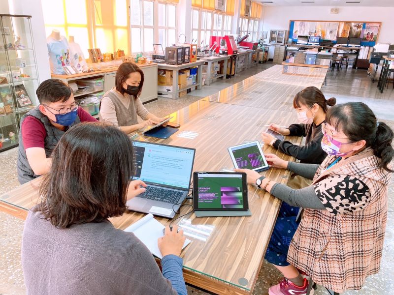 高英工商運用科技潮流 ChatGPT讓自主學習、跨域備課事半功倍 圖片來源:記者 高英工商運用科技潮流 ChatGPT讓自主學習、跨域備課事半功倍 圖片來源:記者