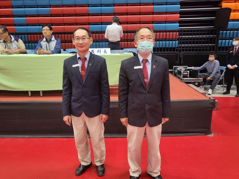 中華民國 桌球國際裁判 林裁判長（右）陳副裁判長（左）  圖片來源：記者林飛展