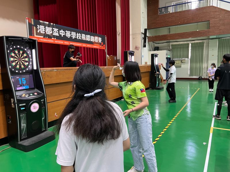 港都盃中等學校飛標錦標賽 張晉愷盧冠潔分獲男女組冠軍 圖片來源:記者 港都盃中等學校飛標錦標賽 張晉愷盧冠潔分獲男女組冠軍 圖片來源:記者