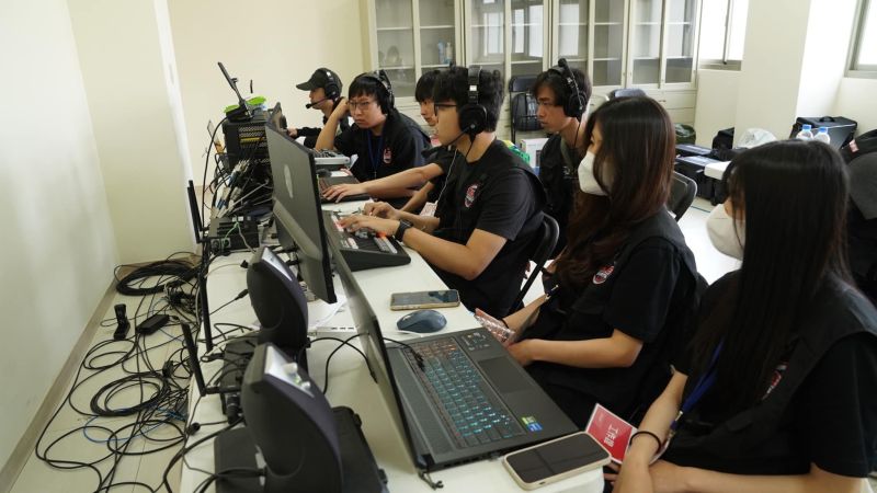 玄奘大學直播團隊現場實況 圖片來源:玄奘大學 玄奘大學直播團隊現場實況 圖片來源:玄奘大學