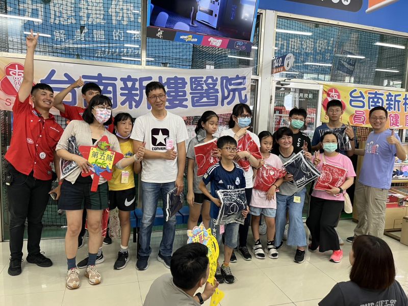 参加活動得到第二大獎團隊。