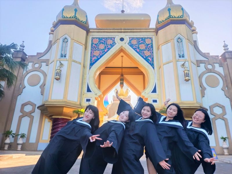 學生下訂「Let’s chill下課後」兩天一夜住房專案,兩天無限制暢玩樂園,最低只要1980。 圖片來源:六福水樂園 學生下訂「Let’s chill下課後」兩天一夜住房專案,兩天無限制暢玩樂園,最低只要1980。 圖片來源:六福水樂園