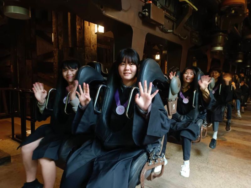 學生下訂「Let’s chill下課後」兩天一夜住房專案,兩天無限制暢玩樂園。 圖片來源:六福水樂園 學生下訂「Let’s chill下課後」兩天一夜住房專案,兩天無限制暢玩樂園。 圖片來源:六福水樂園