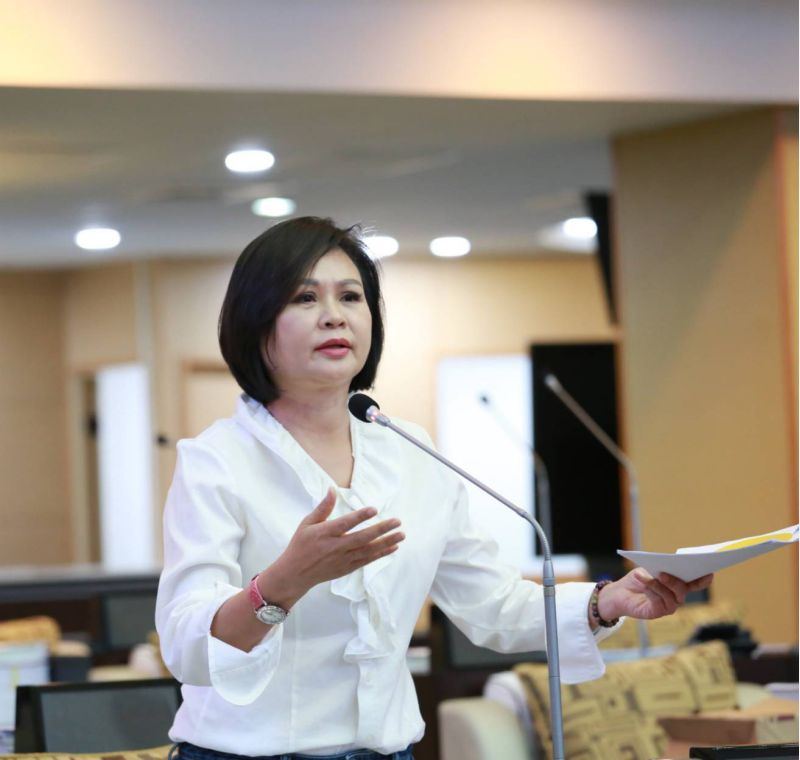 台南市議員林燕祝質詢盜挖土方掩埋廢棄物。爐渣、廢棄物掩埋