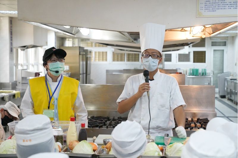 獎勵餐飲人才！臺南市光榮休閒農業區提供高英工商餐飲科學子暖心獎學金 產學合作共同推廣食農教育展現農村廚房美學  圖片來源：記者