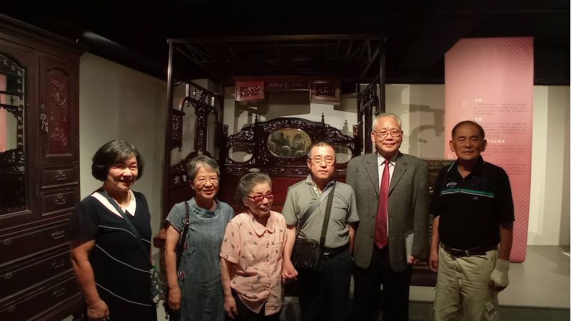 右至左為金長和媽祖水仙館主委楊金土、清大副校長戴念華、王孟光、周秀華、周初美、執行長王靜秋 右至左為金長和媽祖水仙館主委楊金土、清大副校長戴念華、王孟光、周秀華、周初美、執行長王靜秋