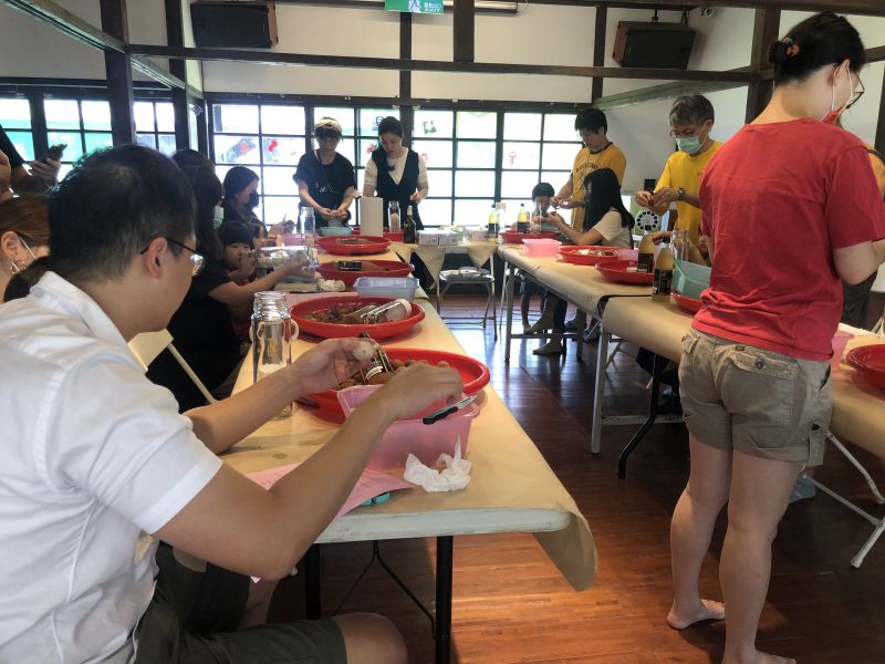 蕭如松藝術園區辦理製作荔枝醋等親子活動 圖片來源:蕭如松藝術園區 蕭如松藝術園區辦理製作荔枝醋等親子活動 圖片來源:蕭如松藝術園區