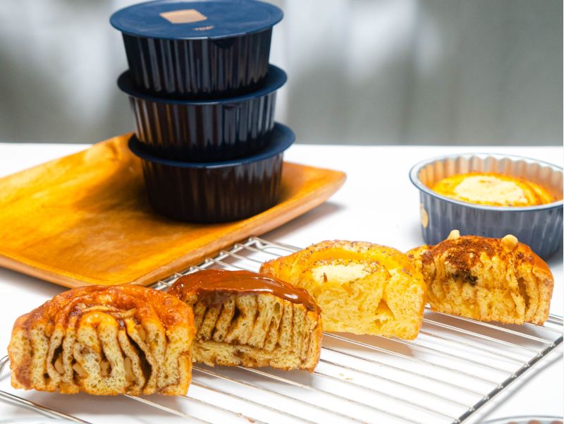 7F「職男的捲店」經典核桃肉桂捲和大蒜奶油起司捲等多種選擇滿足甜鹹兩個胃 圖片來源:遠東巨城 7F「職男的捲店」經典核桃肉桂捲和大蒜奶油起司捲等多種選擇滿足甜鹹兩個胃 圖片來源:遠東巨城