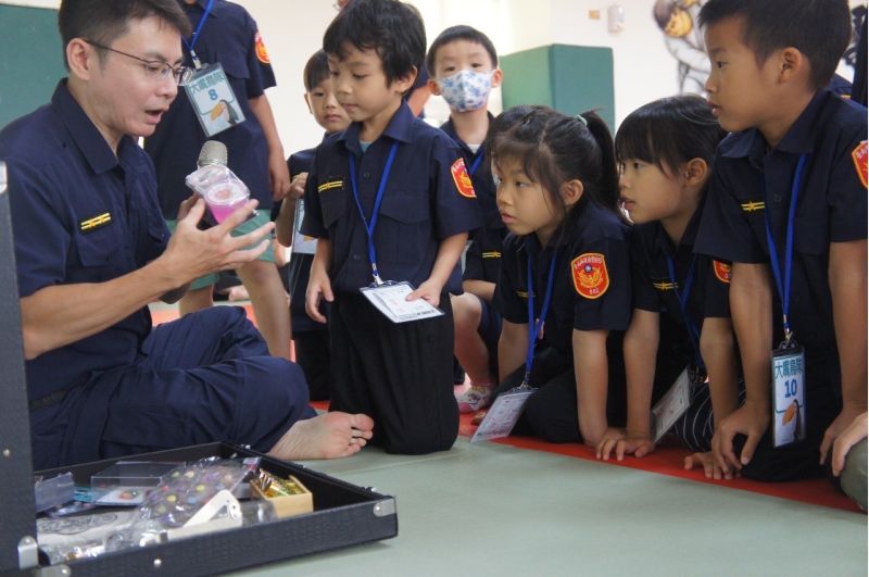 台南市警察局教導反毒實境秀教導小朋友認識毒品、拒絕毒品 台南市警察局教導反毒實境秀教導小朋友認識毒品、拒絕毒品