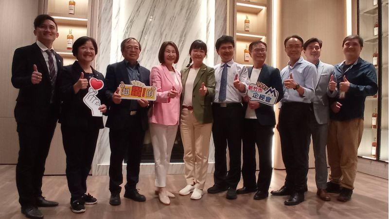 新竹企經會今年新竹區傑出經理獎選拔,各獎項獲獎人大合影。 新竹企經會今年新竹區傑出經理獎選拔,各獎項獲獎人大合影。