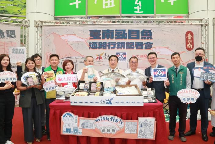 台南市長黃偉哲 漁業署長張致盛 暨來賓合影  圖片來源：記者林清雲