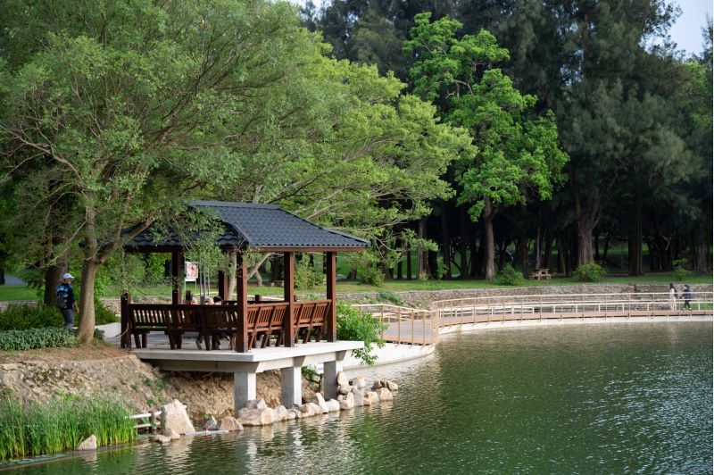 74級校友陳昱寧捐建昱寧島涼亭  圖片來源：清大