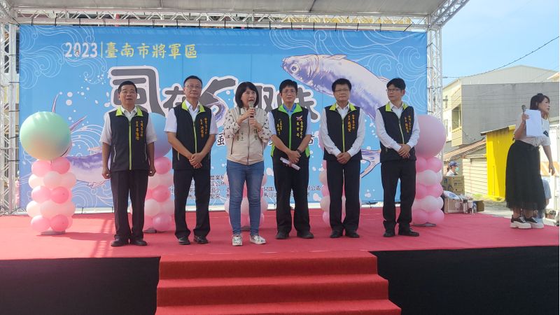 2023台南市虱目魚文化季 揚帆啟航 台南市長黃偉哲夫人劉育菁蒞臨代表黃偉哲致詞 圖片來源:記者林清雲 2023台南市虱目魚文化季 揚帆啟航 台南市長黃偉哲夫人劉育菁蒞臨代表黃偉哲致詞 圖片來源:記者林清雲
