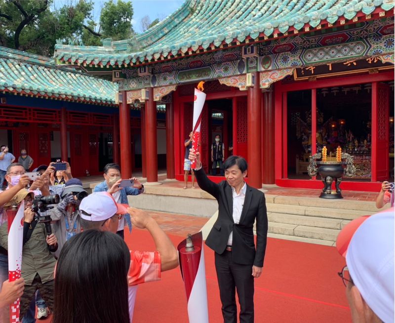 2023全國運動會 台南市副市長葉澤山高舉聖火 圖片來源:記者林清雲 2023全國運動會 台南市副市長葉澤山高舉聖火 圖片來源:記者林清雲