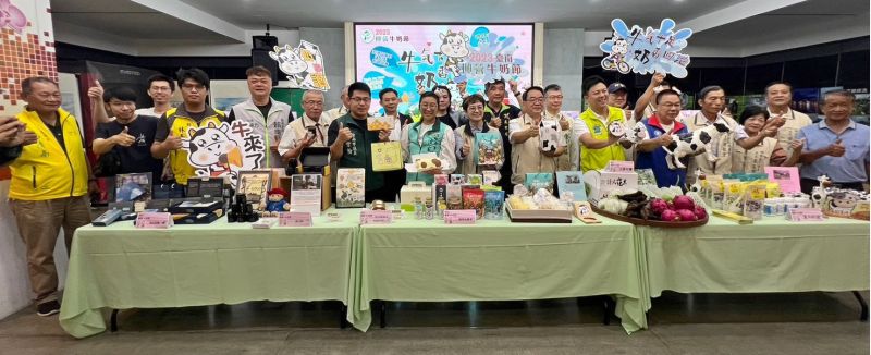 台南市副市長趙卿惠柳營區長顏文穗暨來賓合影 圖片來源:記者林清雲 台南市副市長趙卿惠柳營區長顏文穗暨來賓合影 圖片來源:記者林清雲