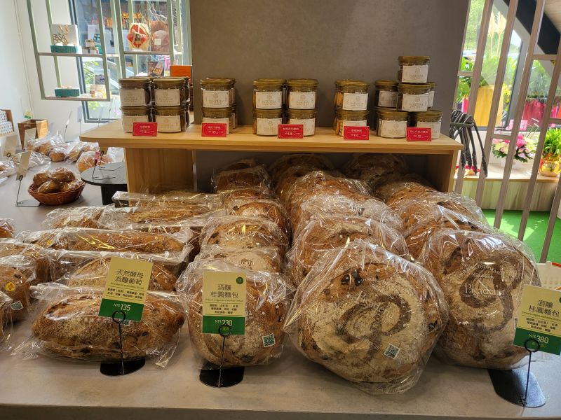 帕莎蒂娜烘培坊-南歸仁店今日隆重開幕 最具代表的《酒釀桂圓》麵包 圖片來源:記者林清雲 帕莎蒂娜烘培坊-南歸仁店今日隆重開幕 最具代表的《酒釀桂圓》麵包 圖片來源:記者林清雲