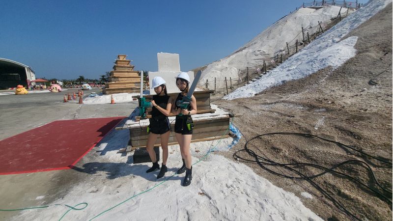 2023一箭雙雕藝術季 戶外高難度鹽雕模型  圖片來源：記者林清雲