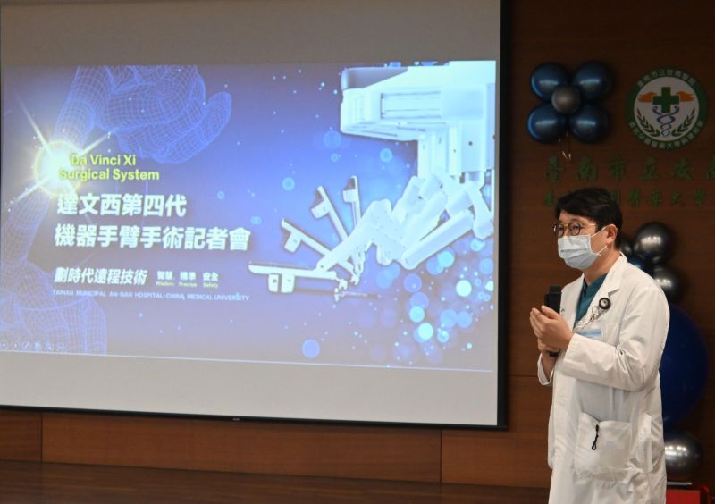 安南醫院陳偉華副院長提及,達文西手術已運用於多科室,包含泌尿科、減重外科、婦產科、一般外科,以及胸腔外科等 安南醫院陳偉華副院長提及,達文西手術已運用於多科室,包含泌尿科、減重外科、婦產科、一般外科,以及胸腔外科等