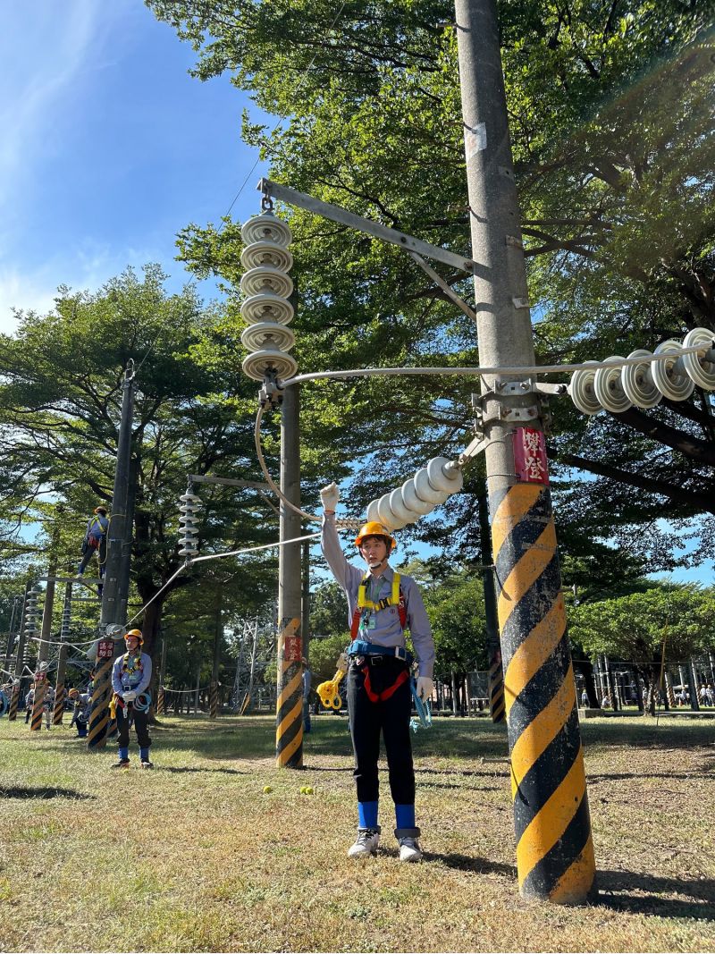 中山工商電機與電子群畢業生 囊括台電北 中南三區「輸電線路維護類」榜首與榜眼  圖片來源：記者