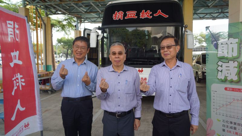 中油石化事業部辦捐血 同仁挽袖救血荒 圖片來源:記者 中油石化事業部辦捐血 同仁挽袖救血荒 圖片來源:記者