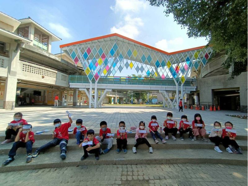 大東國小85週年校慶  大東醫院捐贈迎曦光廊  圖片來源：記者