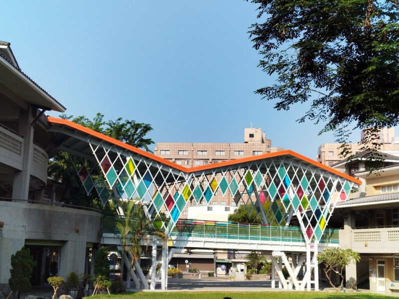 大東國小85週年校慶  大東醫院捐贈迎曦光廊  圖片來源：記者