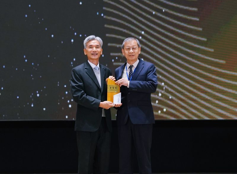 中鋼榮獲環境部「資源循環績優企業」最高榮譽金質獎 圖片來源:記者 中鋼榮獲環境部「資源循環績優企業」最高榮譽金質獎 圖片來源:記者