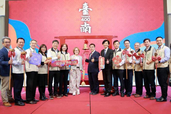臺南400形象影片曝光 市長黃偉哲:迎向臺南燦爛未來新時代台南市長黃偉哲暨來賓啟動台南400年序幕 圖片來源:記者林清雲 臺南400形象影片曝光 市長黃偉哲:迎向臺南燦爛未來新時代台南市長黃偉哲暨來賓啟動台南400年序幕 圖片來源:記者林清雲