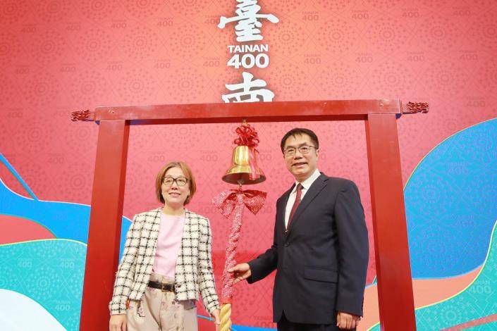 臺南400形象影片曝光 市長黃偉哲:迎向臺南燦爛未來新時代 文化部次長王時思(左)台南市長黃偉哲(右)一起啟動台南400年 圖片來源:記者林清雲 臺南400形象影片曝光 市長黃偉哲:迎向臺南燦爛未來新時代 文化部次長王時思(左)台南市長黃偉哲(右)一起啟動台南400年 圖片來源:記者林清雲