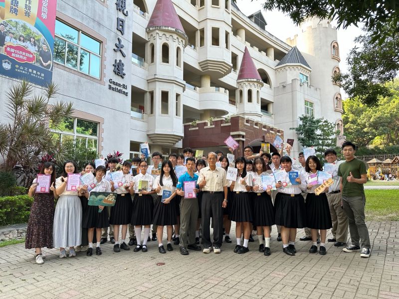 中山工商參加第14屆「航向書海‧愛讀!I DO!」閱讀競賽 蟬聯13連霸 圖片來源:記者 中山工商參加第14屆「航向書海‧愛讀!I DO!」閱讀競賽 蟬聯13連霸 圖片來源:記者