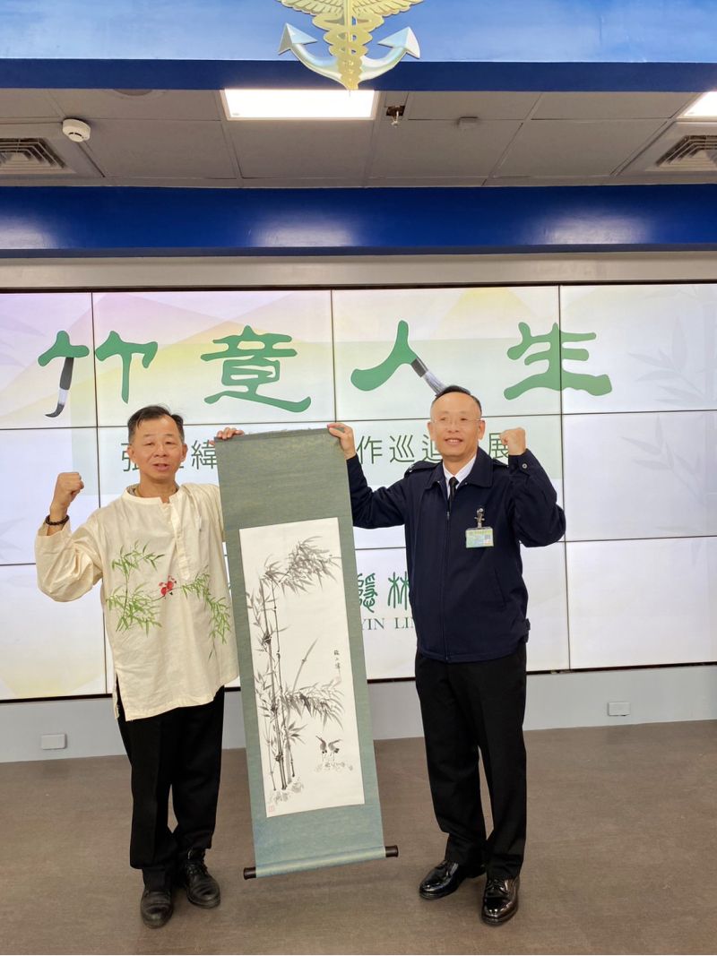 海軍軍官學校劉寶文校長與張上緯藝術家合影 海軍軍官學校劉寶文校長與張上緯藝術家合影