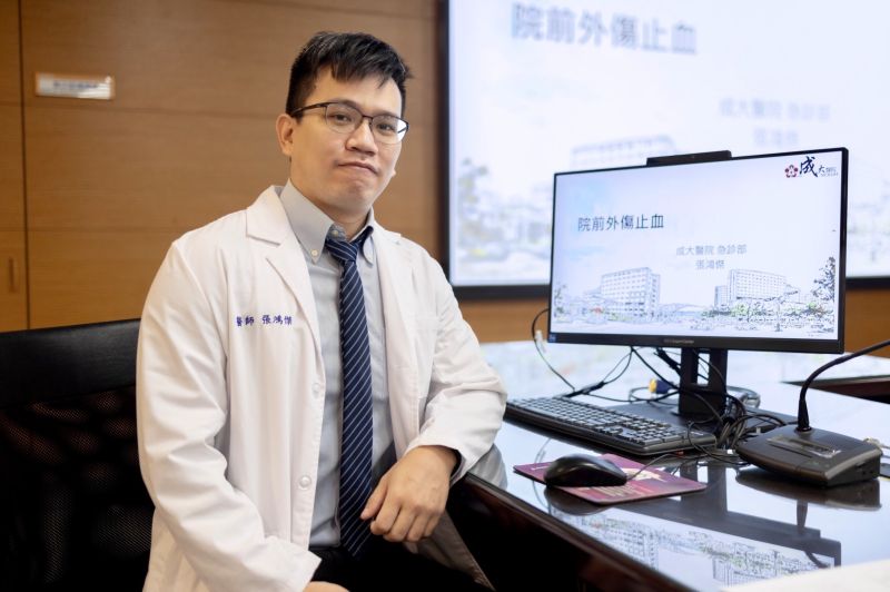 成大醫院急診部張鴻傑醫師分享到院前外傷緊急照護  圖片來源：記者林清雲