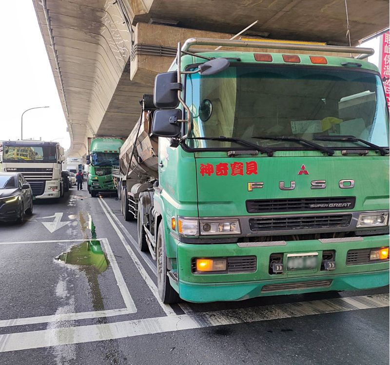 鳳山區南華一路車禍  圖片來源：記者