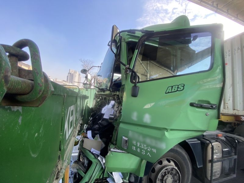 鳳山區南華一路車禍  圖片來源：記者