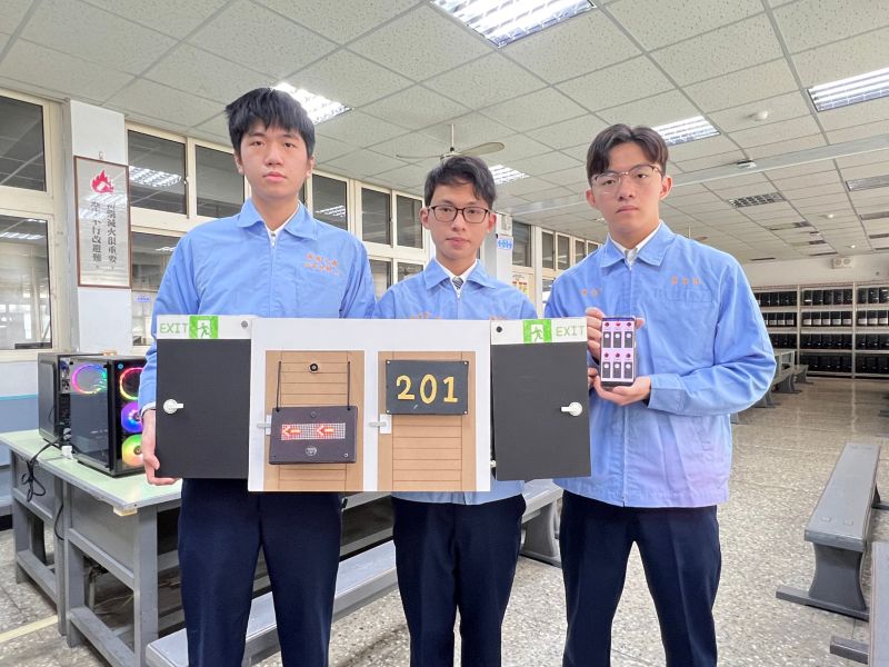 2024 IEYI世界青少年創客發明展暨台灣選拔賽 高英光商榮獲1金1銀2銅 高英工商成績斐然將代表台灣參加IEYI世界賽為國爭光 圖片來源:記者 2024 IEYI世界青少年創客發明展暨台灣選拔賽 高英光商榮獲1金1銀2銅 高英工商成績斐然將代表台灣參加IEYI世界賽為國爭光 圖片來源:記者